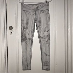 alo Airbrush Legging in White Marble Glossy